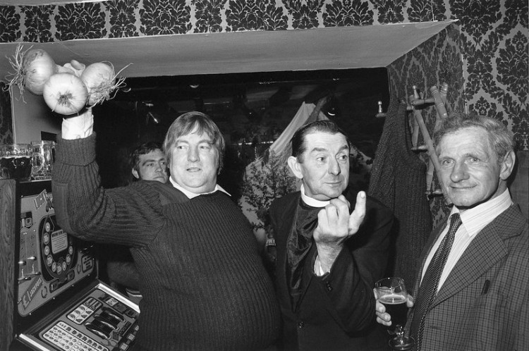Harvest Festival Auction, Northmore Arms, Wonson 1980.jpg