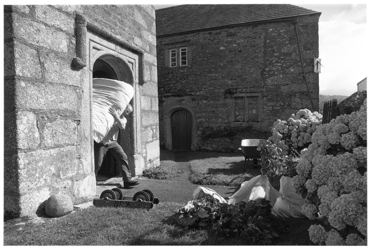 Removal Man with bedding.jpg