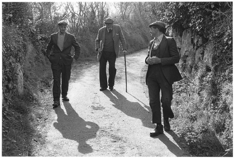 Will webber, Mr Fox-Pitt & Norman Mortimore discussing a grass sale, Gidleigh 1982.jpg